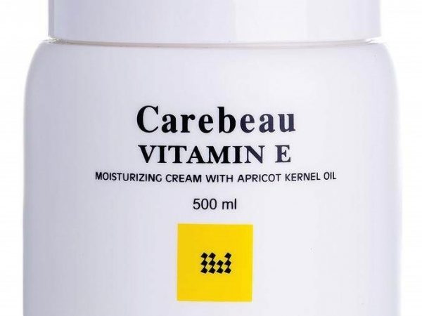 Крем для тела с витамином Е и маслом абрикосовых косточек Carebeau 500 мл