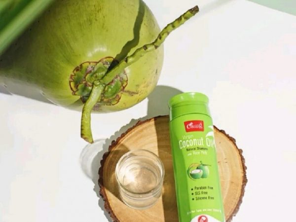 Шампунь для волос с кокосовым маслом Caring Virgin Coconut Oil Natural Shampoo With Rice Milk, 200 мл. Таиланд